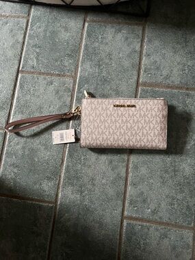 Michael Kors Pink Signature MK Zip Wristlet with Gold Hardware